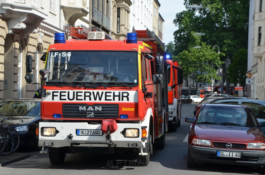 Feuer 2 Y Koeln Altstadt Kyffhaeuserstr P097.JPG - Miklos Laubert